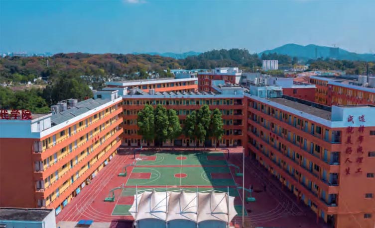 学校环境.jpg