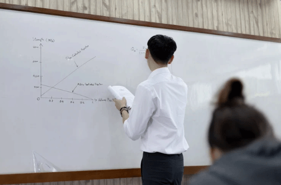 QQ20250512-112746.gif